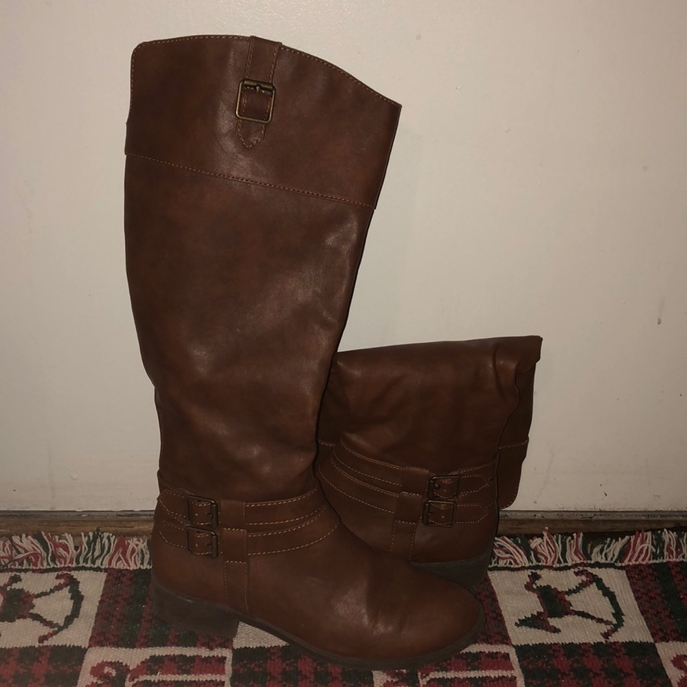 High brown boots cut right below the knee